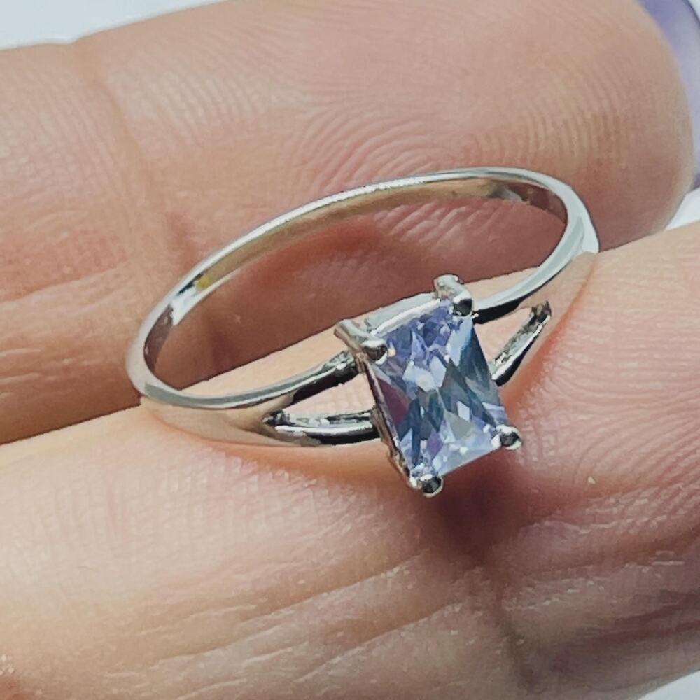 Vintage 925 Sterling Silver Lavender Cubic Zirconia Emerald Cut Solitaire Ring - Picture 3 of 11